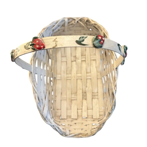 Vintage Strawberry and Rose Decorated Woven Baskets (2) - Picture 3 of 14